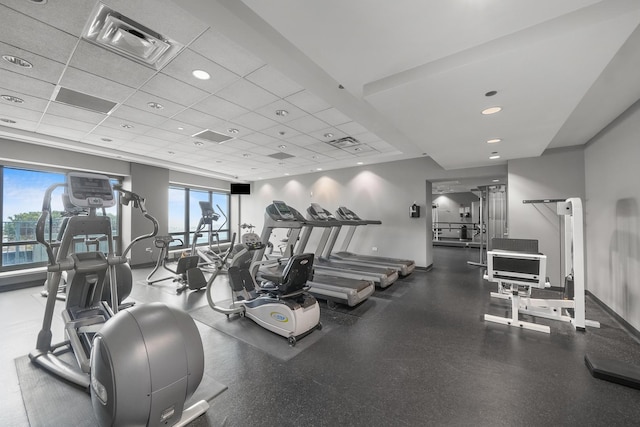 gym with a paneled ceiling, visible vents, baseboards, and recessed lighting