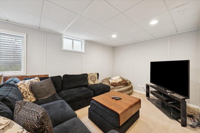 living room featuring carpet floors, a decorative wall, a drop ceiling, and recessed lighting