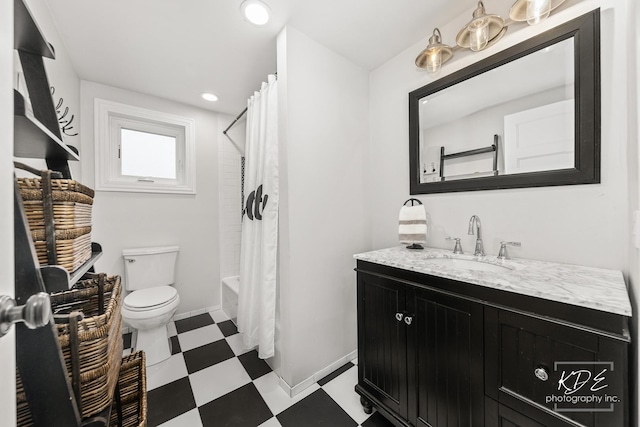 full bathroom featuring baseboards, toilet, tile patterned floors, vanity, and recessed lighting