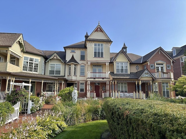 view of front of home featuring brick siding