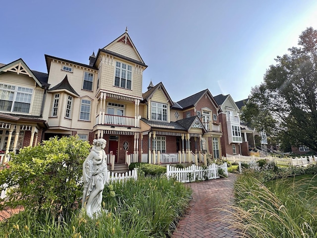 view of front facade featuring a fenced front yard and brick siding