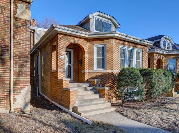 view of front of house featuring brick siding