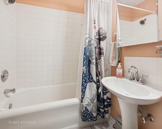 bathroom with shower / tub combo with curtain