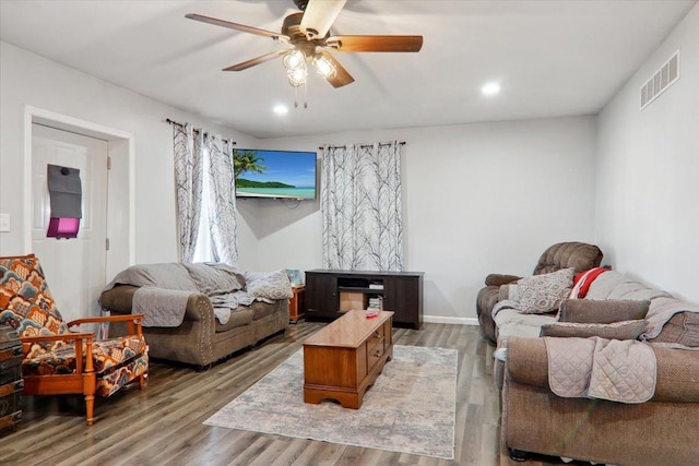 living room with light wood finished floors, visible vents, a ceiling fan, and recessed lighting