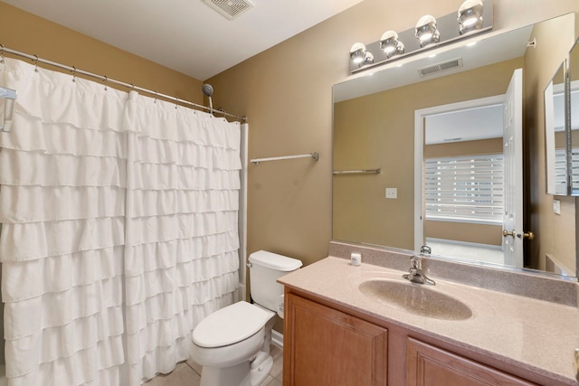 full bathroom with curtained shower, visible vents, vanity, and toilet