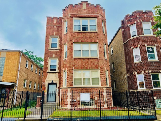 view of front of house with a fenced front yard