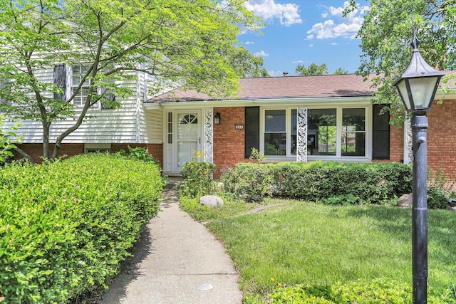 604 Park Lane Dr, Champaign, IL 61820 - split level home with brick siding and a front yard