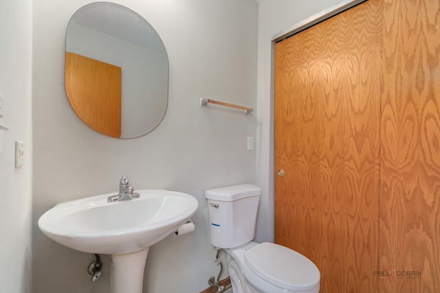 1061 Chadwick Dr, Grayslake, IL 60030 - half bath featuring toilet