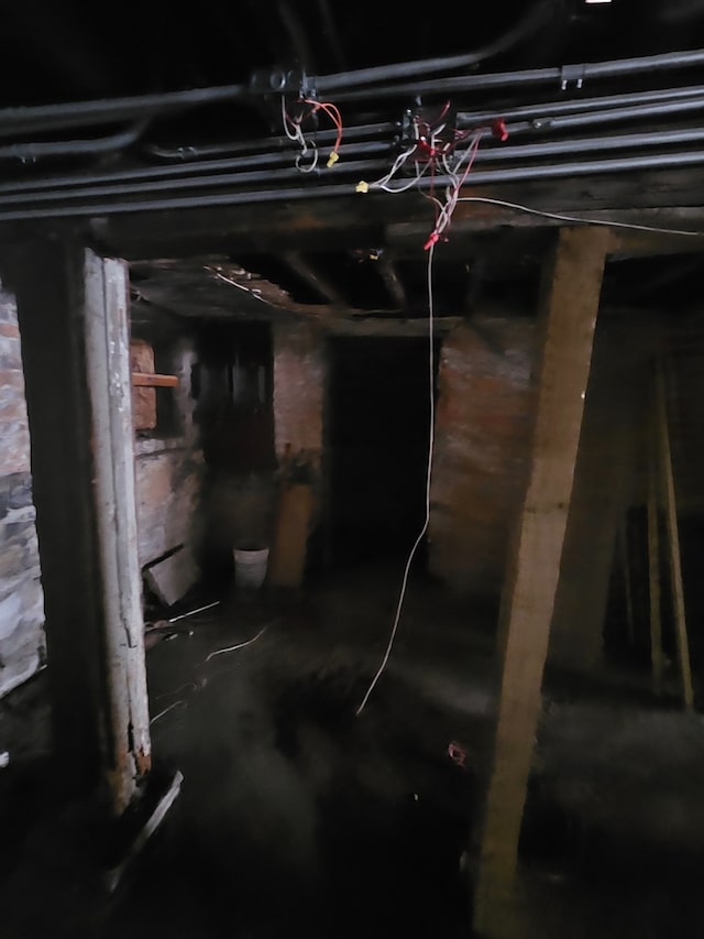 view of unfinished basement