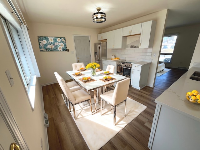 dining room with dark wood-style floors and baseboards