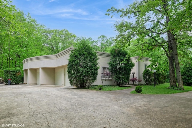 2000 Clendenin Ln, Riverwoods, IL 60015 - view of front of house with concrete driveway, stucco siding, and a carport