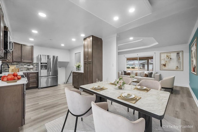 dining room featuring recessed lighting, light wood-style flooring, and baseboards