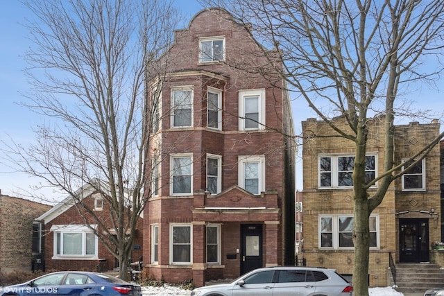 view of front facade featuring brick siding