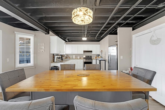 dining room featuring an inviting chandelier