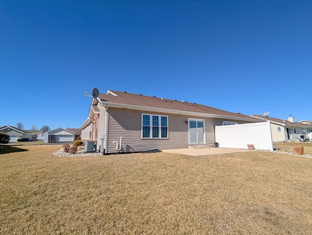 view of front of property featuring a patio area, cooling unit, a front lawn, and fence