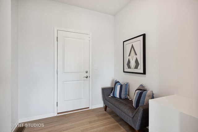 sitting room featuring visible vents, light wood-type flooring, and baseboards