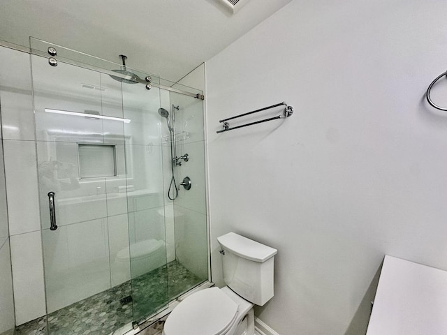 full bath featuring a shower stall and toilet