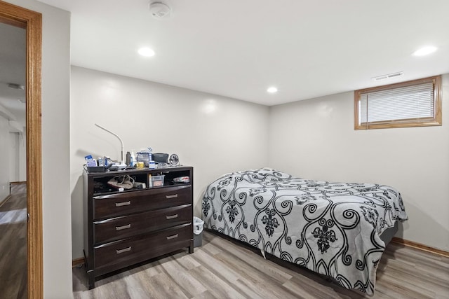 bedroom with light wood-style flooring, visible vents, and recessed lighting