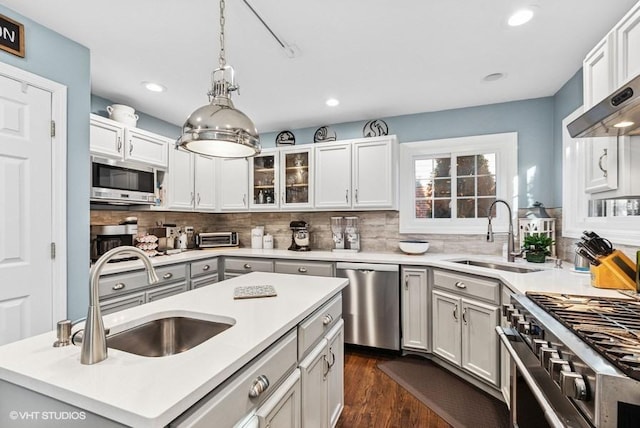 kitchen featuring decorative backsplash, stainless steel appliances, and a sink