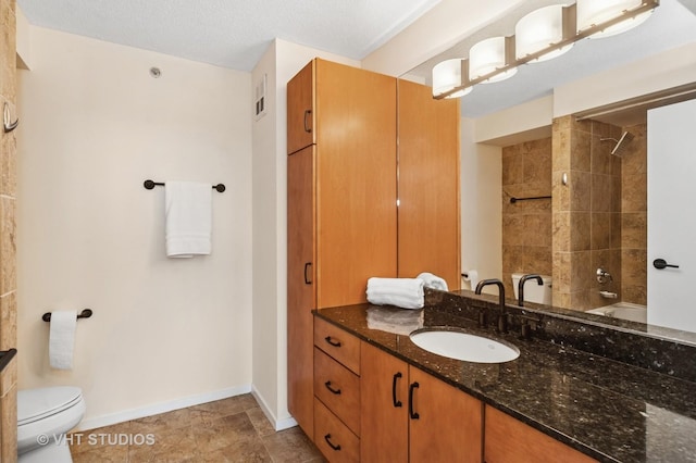 full bath featuring shower / bathtub combination, visible vents, toilet, vanity, and baseboards