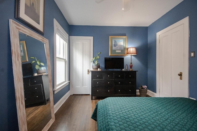 7940 S Oglesby Ave, Chicago, IL 60617 - bedroom with wood finished floors and baseboards