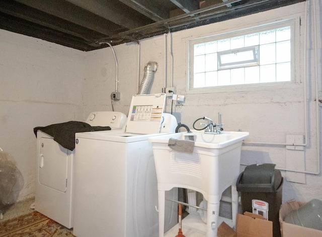 7940 S Oglesby Ave, Chicago, IL 60617 - washroom featuring washer and clothes dryer