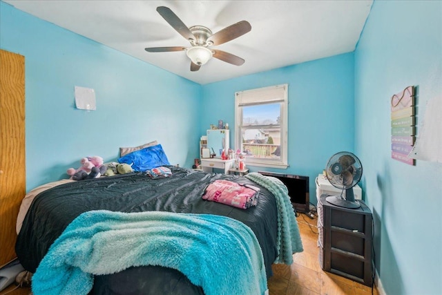9 Forest Ln, Elk Grove Village, IL 60007 - bedroom with ceiling fan