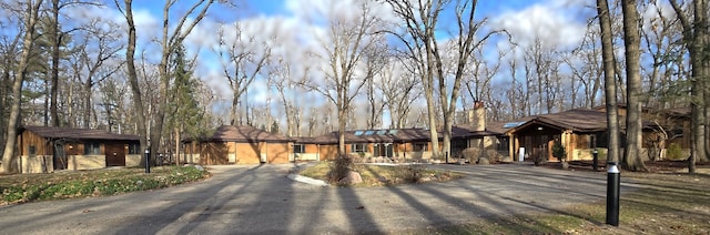 view of front of property with aphalt driveway