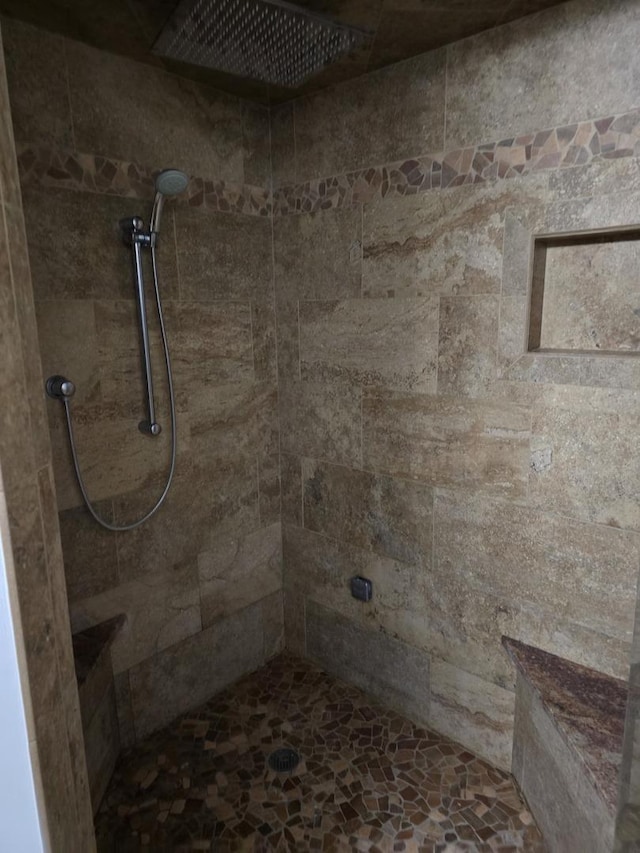 bathroom featuring tiled shower