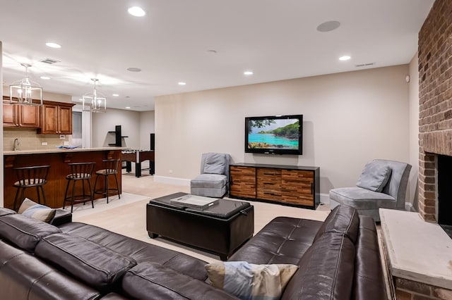 living room featuring recessed lighting, visible vents, baseboards, and a fireplace