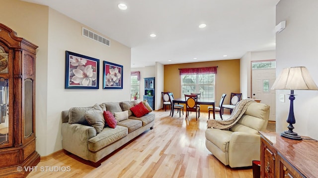 living area featuring light wood finished floors, visible vents, and recessed lighting