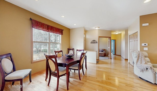 dining room featuring light wood-type flooring, baseboards, and recessed lighting