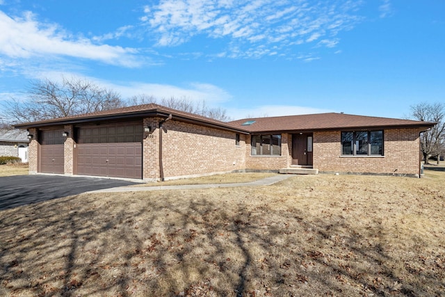 ranch-style house featuring brick siding