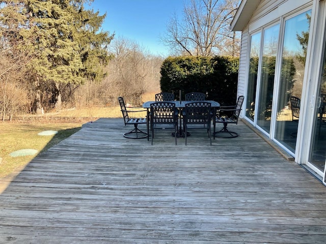 deck with outdoor dining space