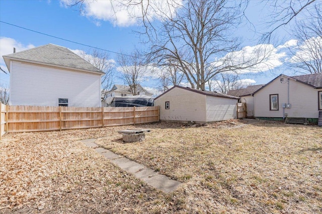 view of yard featuring an outbuilding and fence