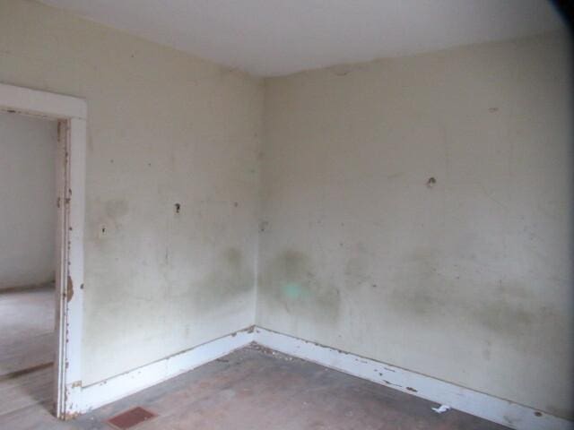 unfurnished room featuring concrete floors