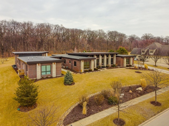 view of front of property with brick siding and a front yard