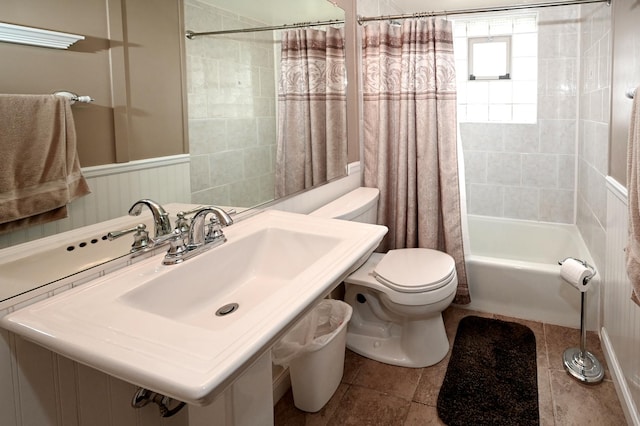 926 E Balsam Ln, Bartlett, IL 60103 - full bathroom with toilet, shower / tub combo with curtain, and a sink