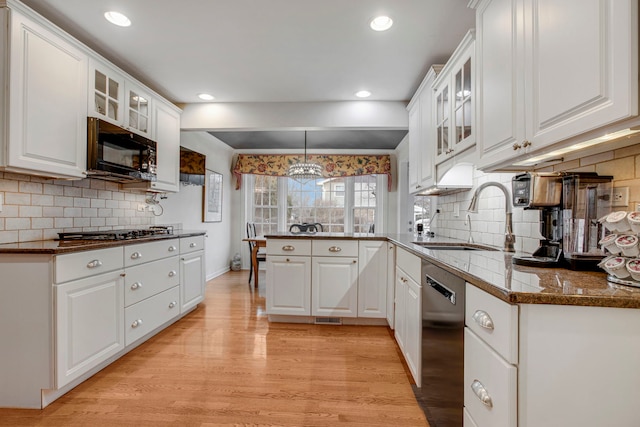 kitchen with dishwasher, light wood-type flooring, black microwave, a sink, and gas cooktop