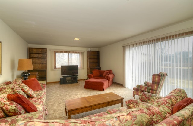 living area with carpet and baseboards