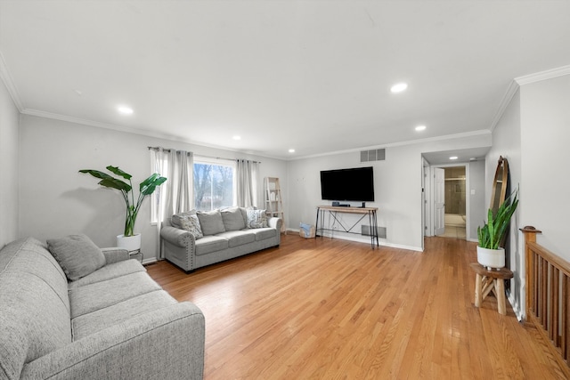 living room with light wood-style floors, recessed lighting, visible vents, and baseboards