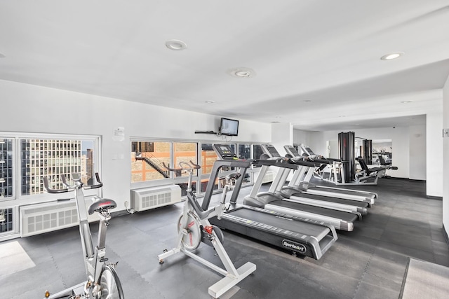 gym featuring recessed lighting