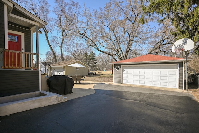 view of detached garage