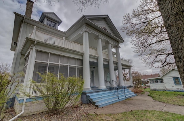 view of front of property