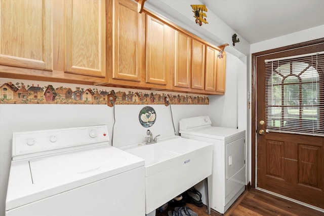 laundry area with a sink, dark wood-type flooring, cabinet space, and washing machine and clothes dryer