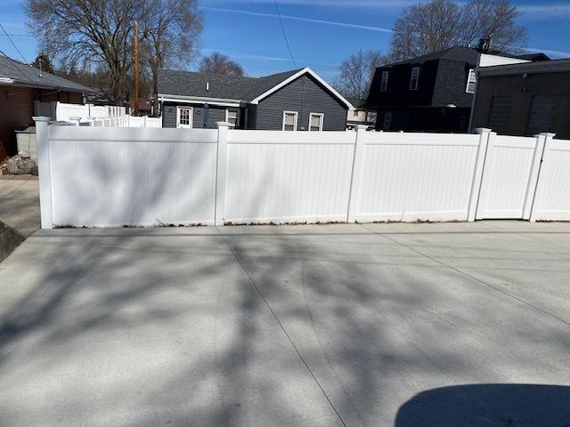 225 W Dakota St, Spring Valley, IL 61362 - view of patio featuring fence