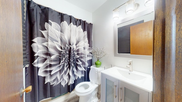 full bathroom with toilet, a shower with shower curtain, and vanity