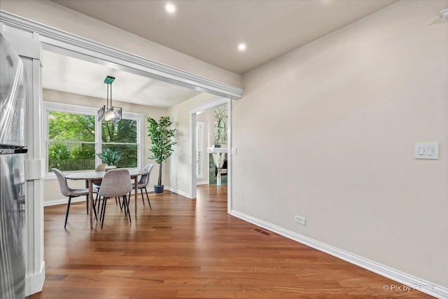 924 Colony Lake Dr, Schaumburg, IL 60194 - dining area with wood finished floors and recessed lighting