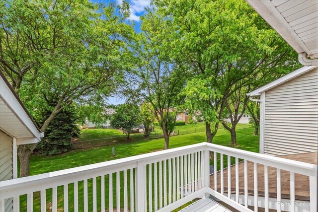 924 Colony Lake Dr, Schaumburg, IL 60194 - wooden deck featuring a lawn