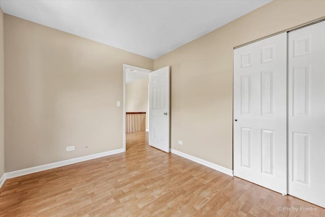 924 Colony Lake Dr, Schaumburg, IL 60194 - unfurnished bedroom with light wood-style floors and a closet